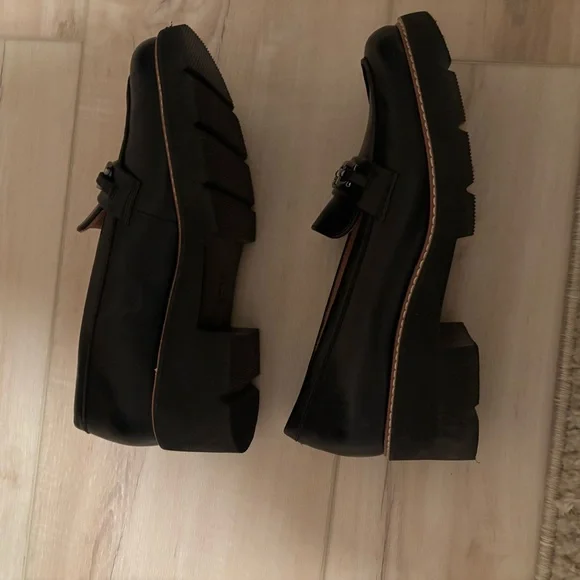 Naturalizer Black Loafers with Silver Chain Accent - Picture 2 of 4